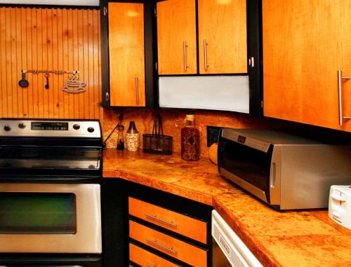 Family Choice Luxury Suite in Fort Lauderdale - 3 Nights - One Bedroom #1 - image 4
