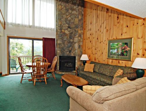 Comfy Villa in the Fresh Mountain Air of Banner Elk - Two Bedroom #1 - image 5