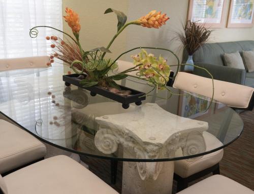Elegant Villa along a Scenic Fountain Lake in Kissimmee - One Bedroom #1 - image 5