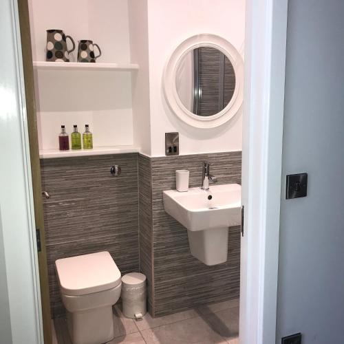 Llety Brynawel Guest House - image 5