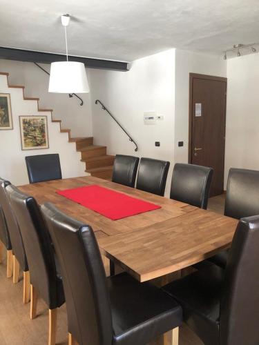 2 bedrooms, 6 beds