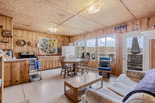 Cleland Bay Waterfront Cabin - image 4