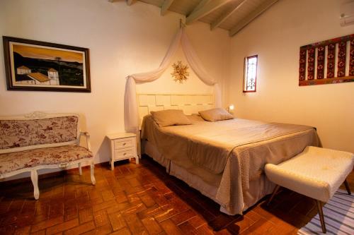 King Suite with Spa Bath image 4