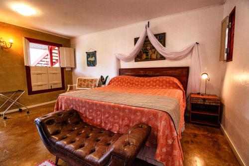 King Suite with Spa Bath image 2