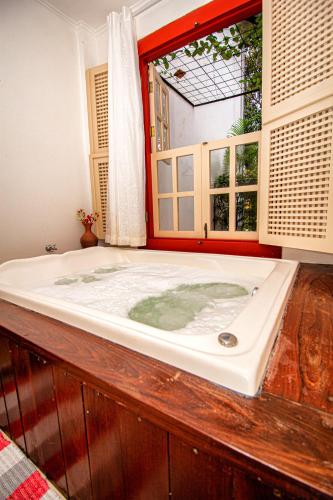 King Suite with Spa Bath image 1