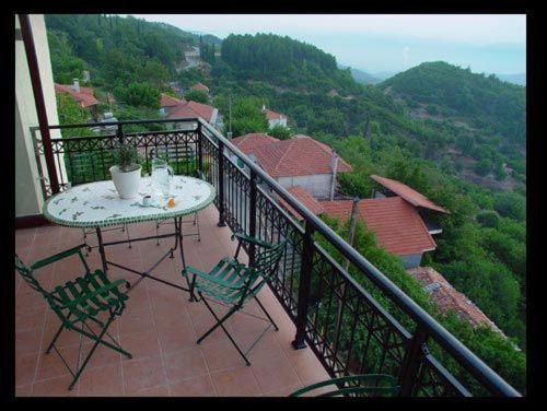 발코니/테라스, Hotel Isaraiko Spiti Agia Theodora in 이사리스