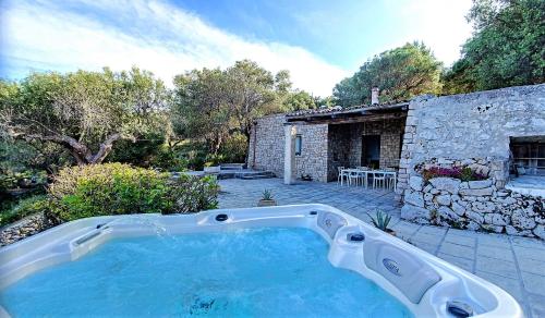 Scalamasciu Sea Access & Private Jacuzzi House by WowHomes gîte à louer Magorano
