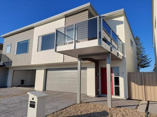 Rated 10 out of 10 Brand New Executive Residence - Apartment - Napier