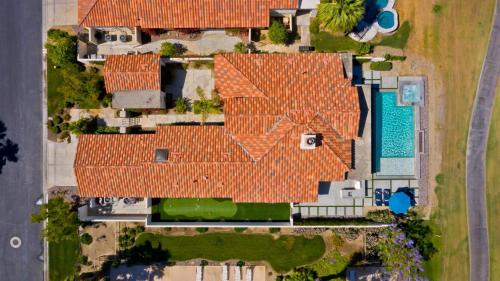 RARE FIND-5 STAR RATED-STUNNING VIEWS-Pool-Spa - image 6