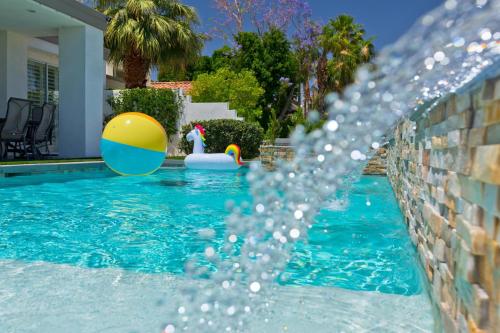 RARE FIND-5 STAR RATED-STUNNING VIEWS-Pool-Spa - image 11