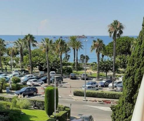 View, Le chevrefeuille near Les Voiles Saint Raphael