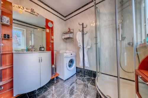 Seafront Apartment Duo