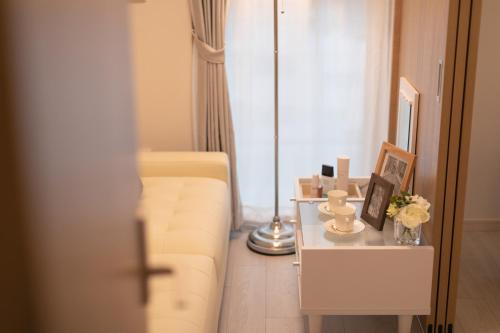 One-Bedroom Apartment image 6