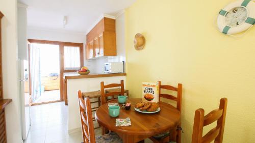 Facilities, Las Moras II UL by CARLOSFERIEN in Santa Llucia