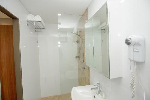Ela Beach Hotel & Apartments Room Type - Deluxe Queen Room