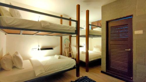 Kuree Hut Room Type - Quadruple Room with Private Bathroom