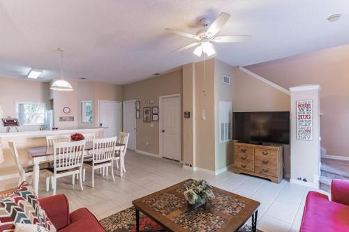 Mickey's Magic Retreat - Condo in Gated Community with Private Back Patio & Hot Tub! townhouse - image 2