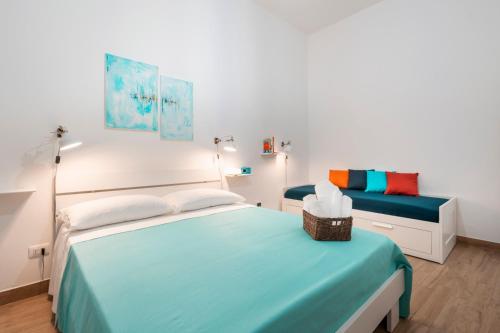 1 queen bed, 1 sofa bed
