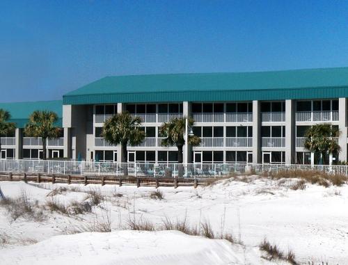 Stylish Condo Across Big Kahuna's Water Park at Destin - Studio Condo #1 - image 2