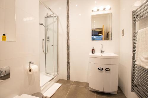 Urban Livings The King Edward II Luxury Apartment in the heart of Windsor - main image