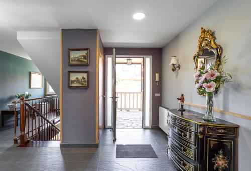  LE LLAR casa con 2 PISCINAS 1 CLIMATIZADA INTERIOR muy cerca de Santiago de Compostela in Amés