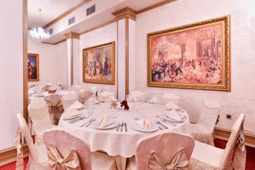 尊貴加爾尼總統酒店及spa中心 (Premier Prezident Garni Hotel and Spa) in 斯雷姆斯基卡爾洛夫奇