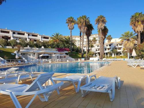 Apt 6 people - large private terrace and swimming pool Albufeira