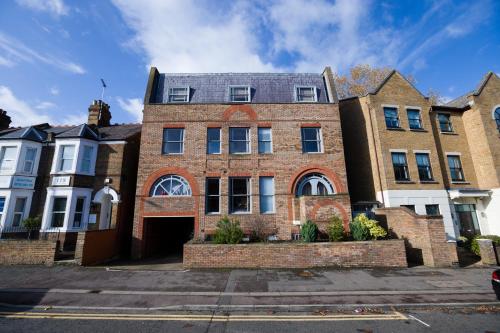 Urban Livings The King Edward II Luxury Apartment in the heart of Windsor - image 14