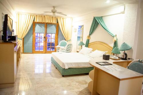room detail thumbnail 1