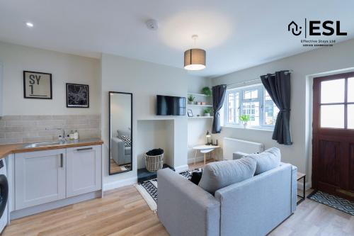 1 Bedroom House Drapers Court, Shrewsbury by Effective Stays Ltd Serviced Accommodation