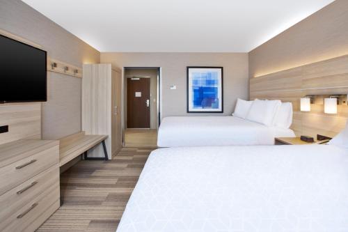 Standard Queen Room with Two Queen Beds