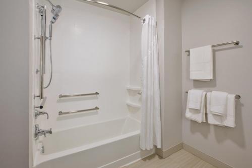 Holiday Inn Express & Suites - Wooster an IHG Hotel - image 5