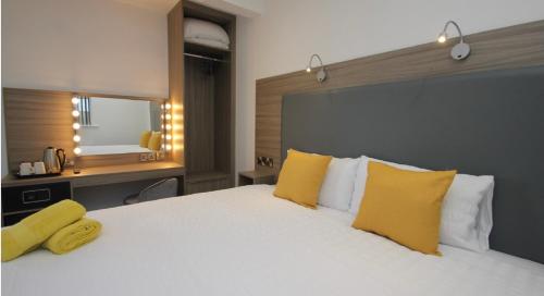 Guest Rooms @ 128 1