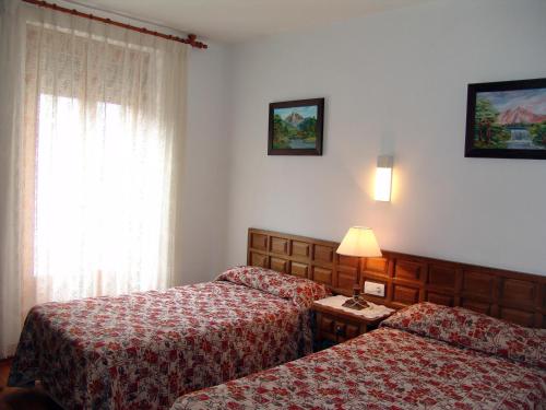 Guestroom, Hostal Pirineos in Sarvise