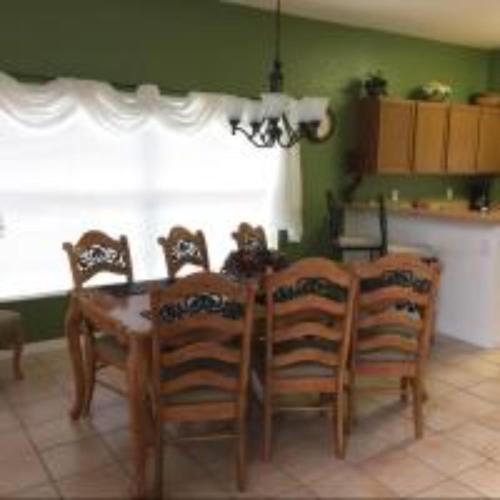 Mike & Christine's West Haven Vacation Home thumb 4