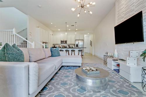 Festival Resort 5 Bedroom Vacation Home with Pool (1807) - image 8