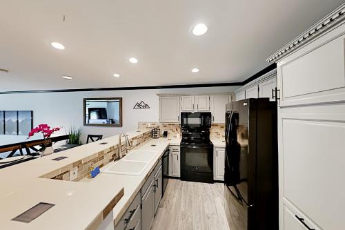 Exceptional Vacation Home in Avon condo - main image