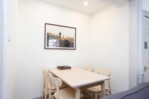 Picture of Altido Elegant New Town Flat Near Princes Street