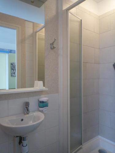 Double Room with Private Bathroom N°16