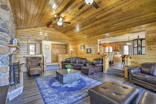 . Lakefront Family Cottage Deck, Dock and More!