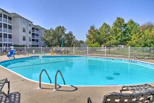 Charming Lake-View Getaway, 7 Mi to The Strip