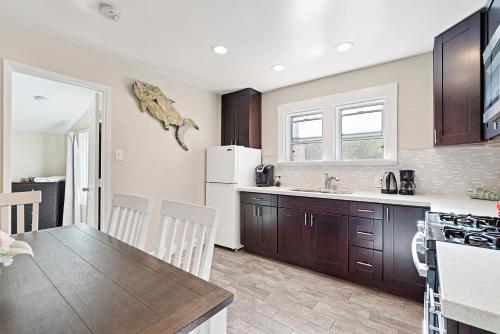 Oceanside Rocks Family Vacation Home detail