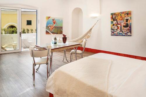 Suite with Partial Sea View room in Casa al Sole Boutique Hotel