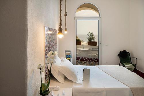 Superior Single Room with Sea View image 5
