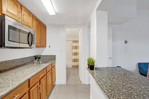 Lovely Studio/Bath, Hallandale Beach, Free Parking and Pool