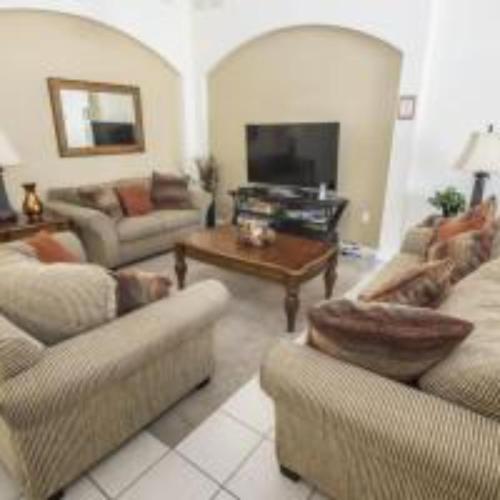 Michelle's Legacy Park Vacation Home - image 2