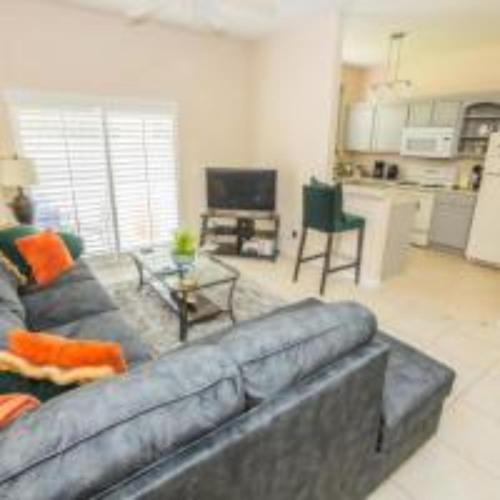 Lynval's Regal Palms Resort Townhome by IPG Florida - image 8