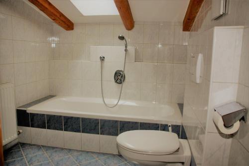2 bedrooms, 2 beds