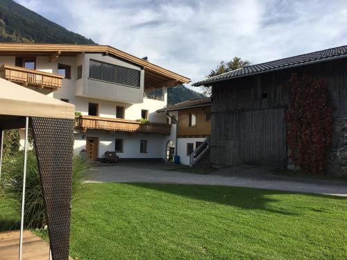 Ferienwohnungen Hell in Uderns, Österreich