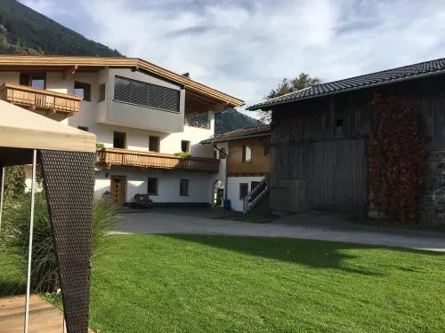 Ferienwohnungen Hell in Uderns, Österreich